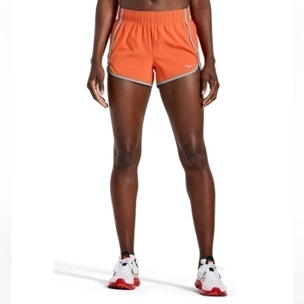 NEW Saucony Outpace 3" Shorts Size Medium